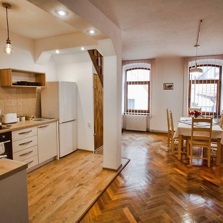 Pe Tocile Apartment Брашов Экстерьер фото